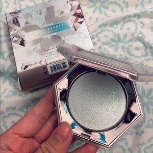 Fenty Beauty Makeup - Fenty beauty diamond bomb highlighter I Fenty Beauty Makeup - Fenty beauty diamond bomb highlighter I